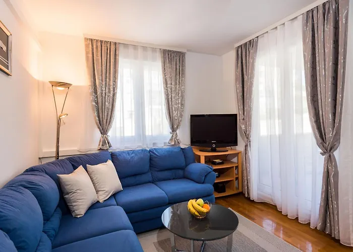 Blue Lagoon St - One Bedroom *
