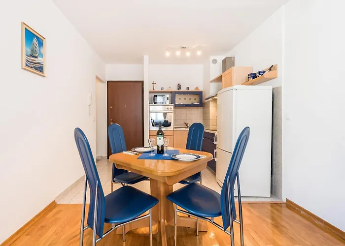 Blue Lagoon St - One Bedroom