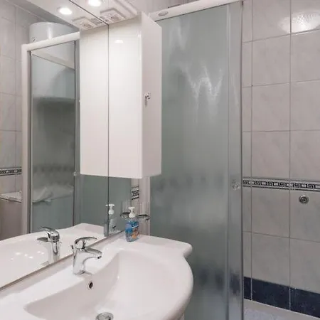 Blue Lagoon St - One Bedroom Split