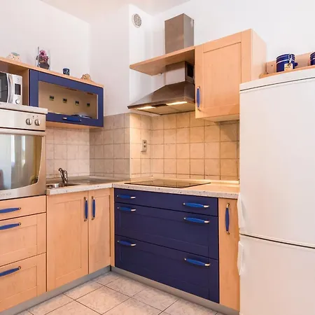 Blue Lagoon St - One Bedroom Daire Split