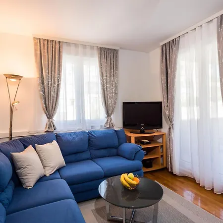 Blue Lagoon St - One Bedroom *