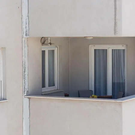 Blue Lagoon St - One Bedroom Daire Split