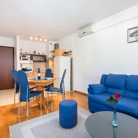 Blue Lagoon St - One Bedroom Daire Split